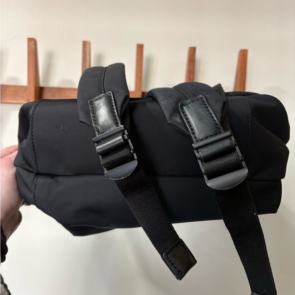 • Away Backpack • - Picture 6 of 7